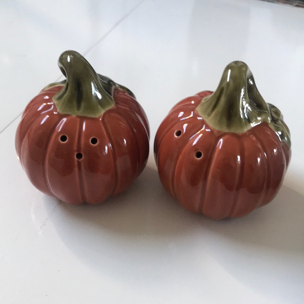 Salt and pepper pumpkin shakers